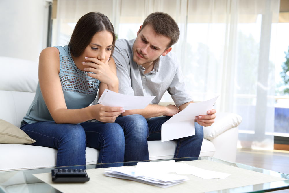 A couple researching how to file a claim of exemption for bankruptcy