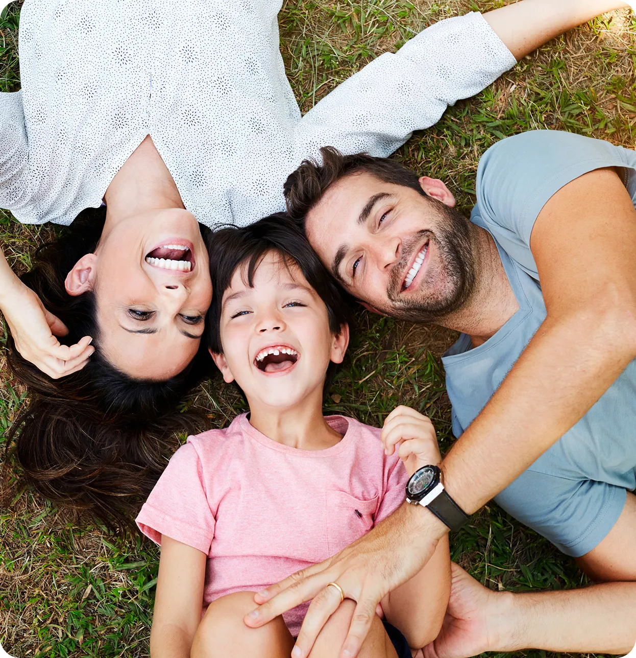 A happy family after credit repair services